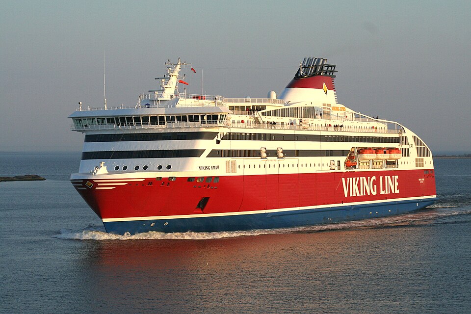 Паром Viking XPRS компании Viking Line в Финском заливе