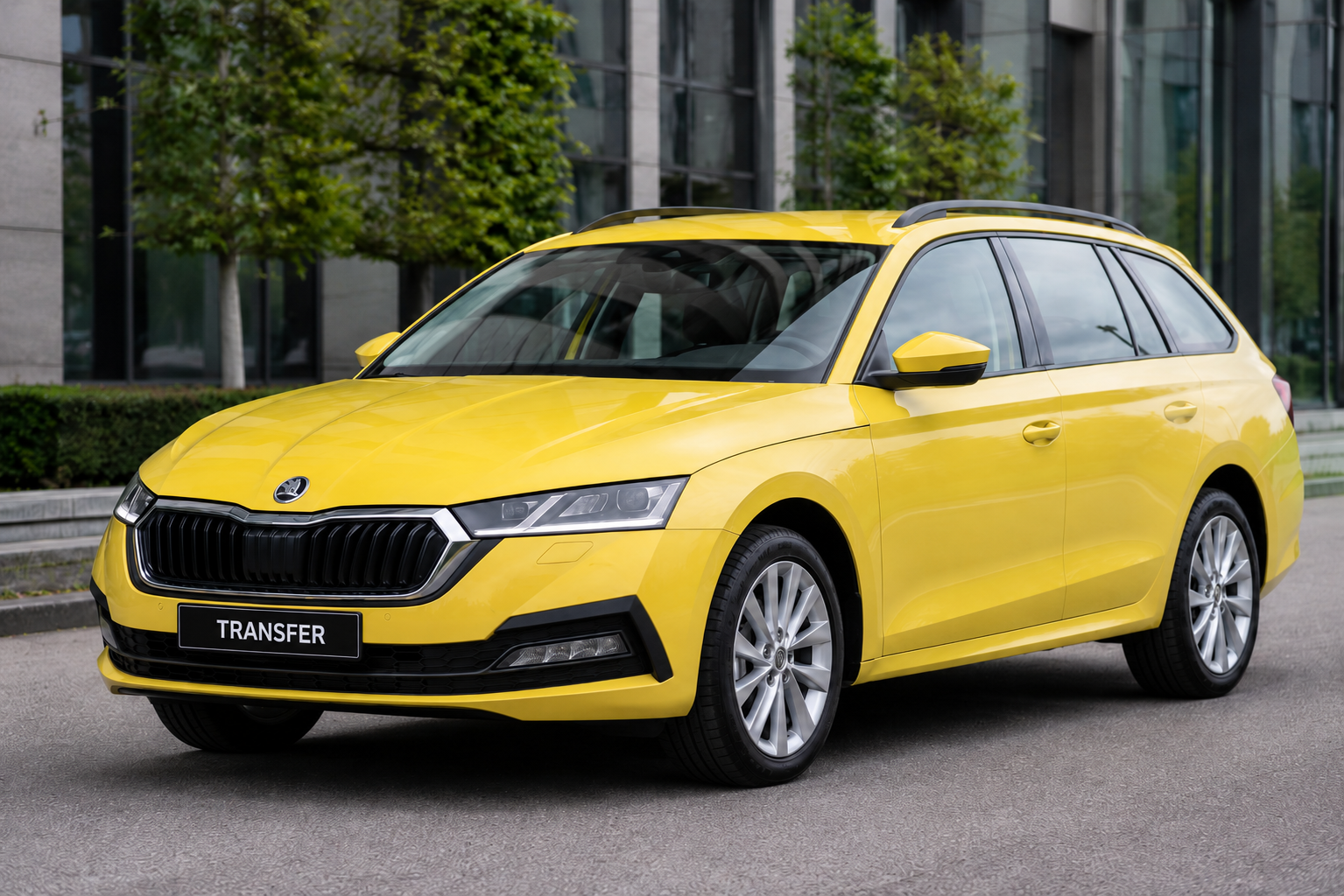 Жёлтая Škoda Octavia 2019